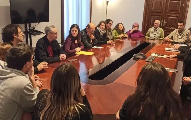 The members of the coalition have met with the mayor Ada Colau, who has informed them of the decision.
