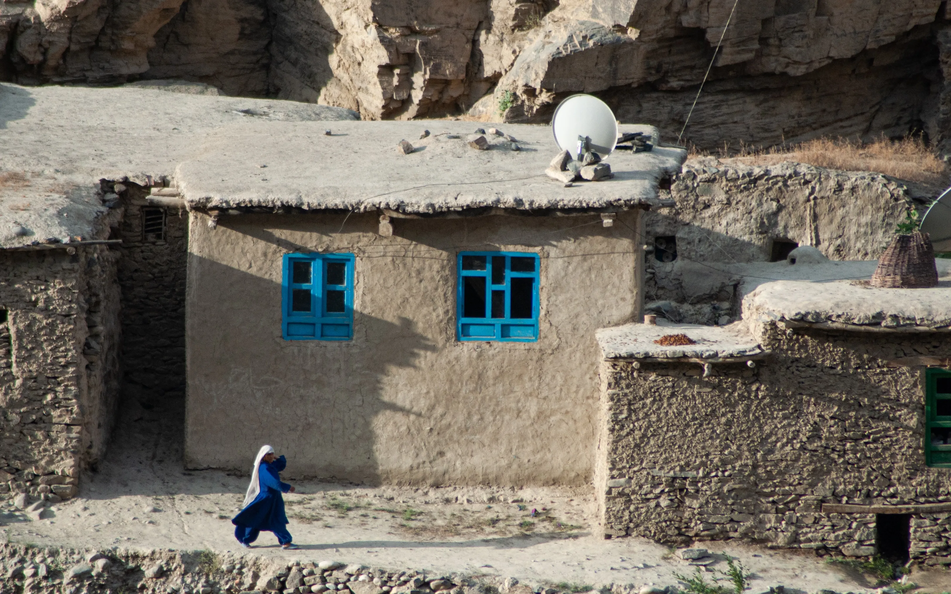 The Afghan authorities have imposed a ban on female aid workers from carrying out their work in Afghanistan. Source: Unsplash (CC License).