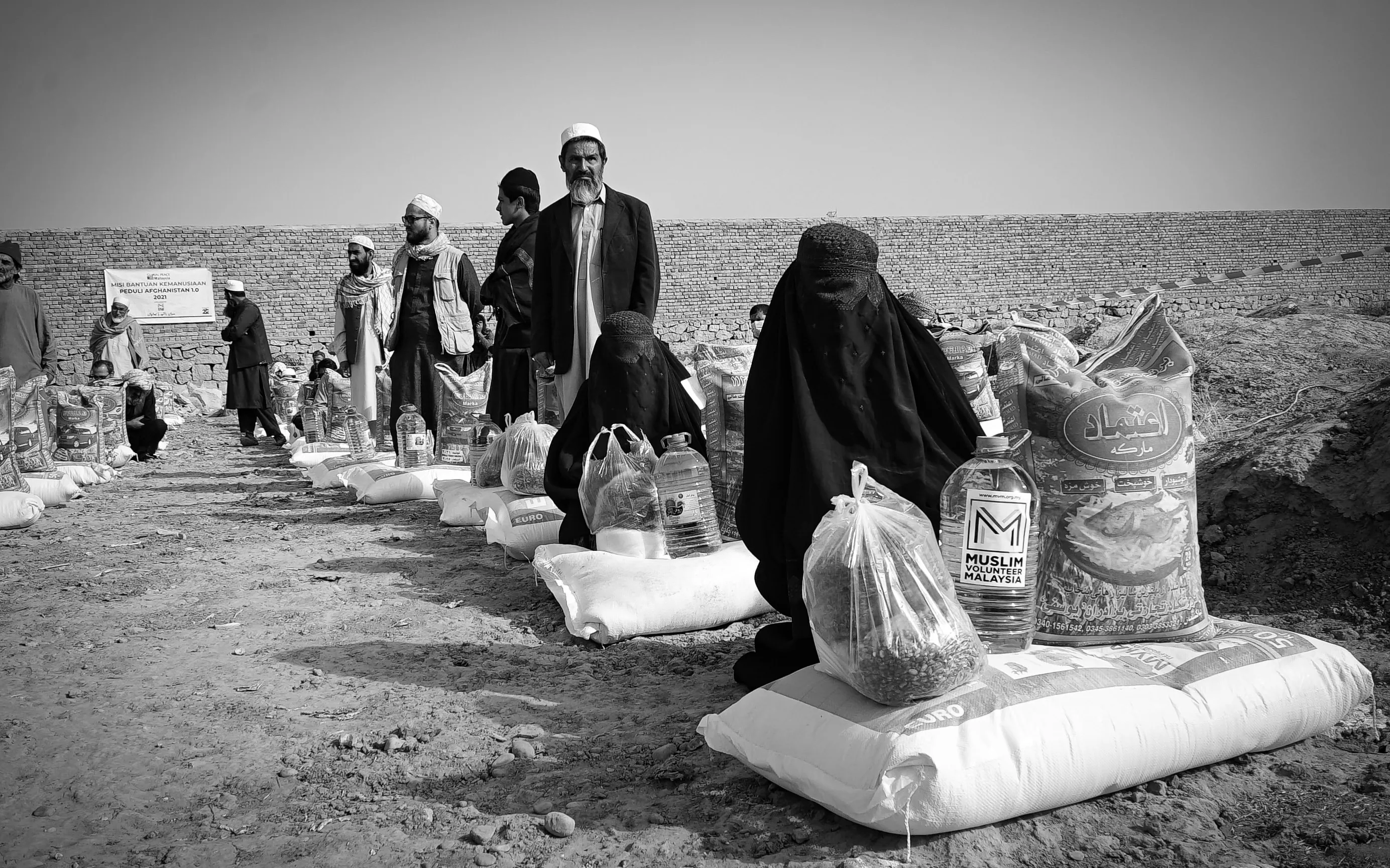 "Without our female staff, the humanitarian community cannot effectively reach women and girls," the NGOs lament. Source: Unsplash (CC License).