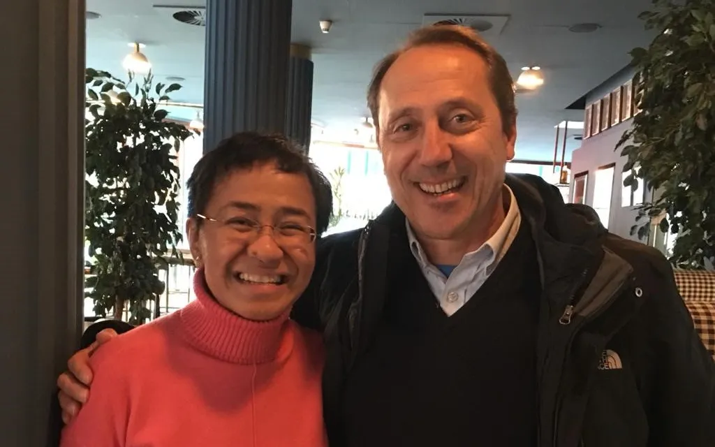 Alfonso Bauluz, president of Reporters Without Borders, with journalist Maria Ressa, Nobel Peace Prize winner.