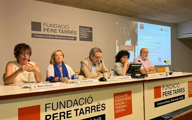 Speakers of the round table, in order: Maria Navas, of the Voluntariad Platform of Spain, moderator; Felisa Pérez, Pablo Benlloch, Olga Viñuales and Pablo Benlloch. 