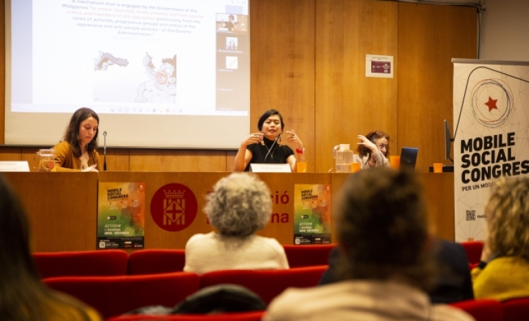 Czarina Musni, human rights defender and lawyer, in her speech at the Mobile Social Congress organized by Setem Catalunya.