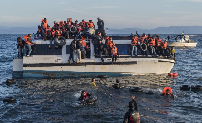 Syrian and Iraqi immigrants getting off a boat from Turkey on the Greek island of Lesvos / Photograph: Ggia, Wikimedia Commons