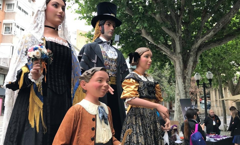 Catalan traditional folk culture in Manresa.   Source: Aplec International Adifolk.