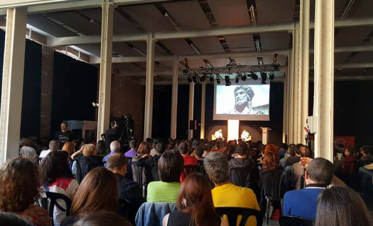 900 people attended the interview with Khaled at the Fabra i Coats venue, Barcelona. Photo: Marta Rius