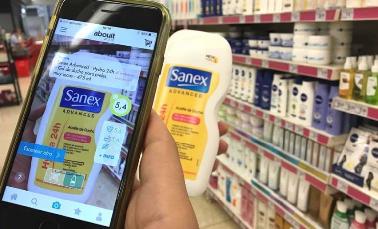 The app Abouit scanning a barcode to obtain product information.  Source: Etselquemenges.cat