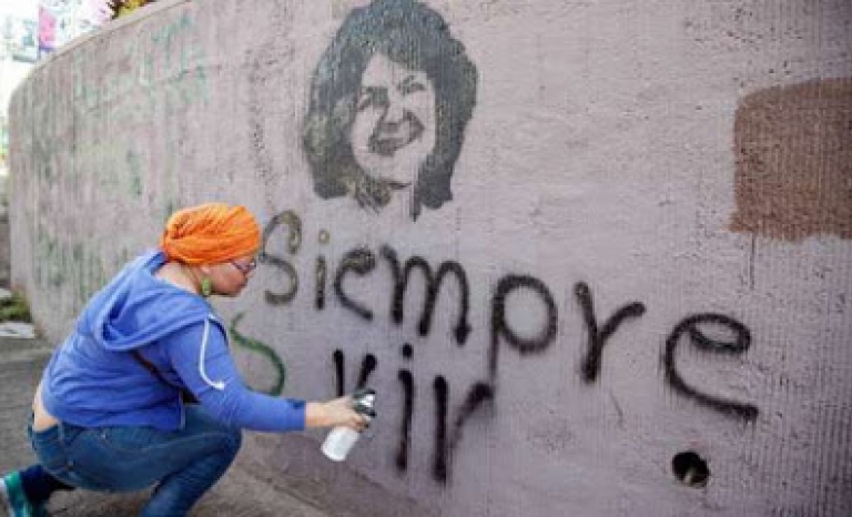 Berta Cáceres graffiti. Huacal ngo