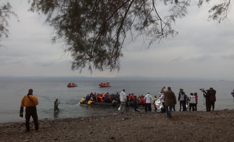A rubber boat arriving at Lesvos. They can carry up to 60 people. Each person paid 1,000 dollars for the crossing, with an outboard engine that is not powerful enough and wearing false lifejackets / Photograph: Olga Margalef