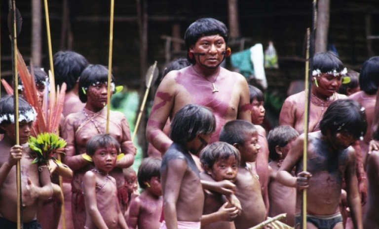  63/5000 Indigenous village of the 'Yanomamis'. Source: Survival International.