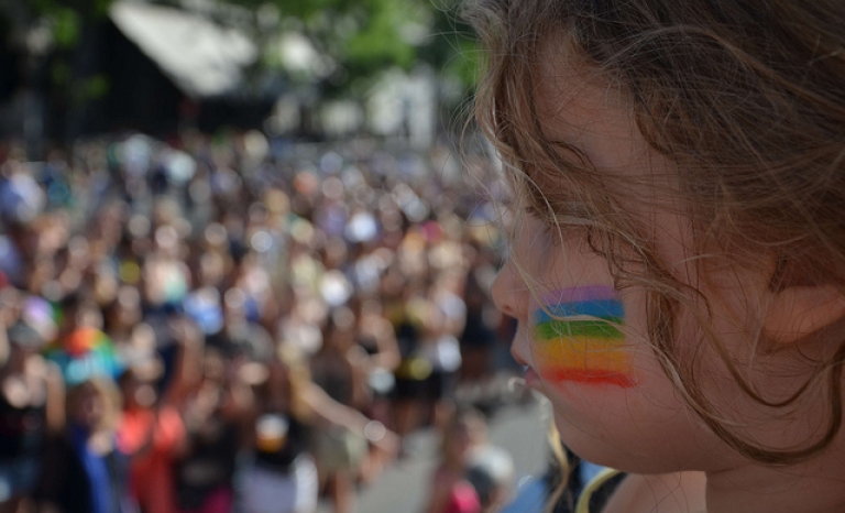 Child in a demonstration in favour of LGBTI community rights. Photo: Marina Liotta (FELGTB), Flickr