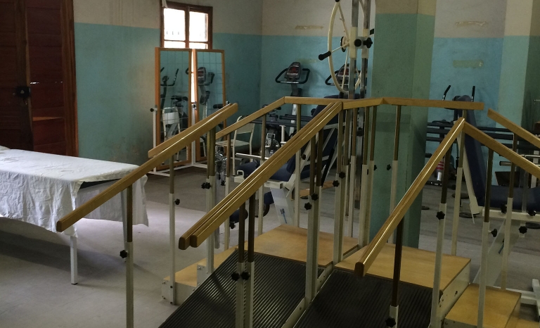 Rehabilitation room / Photo: Fisiàfrica