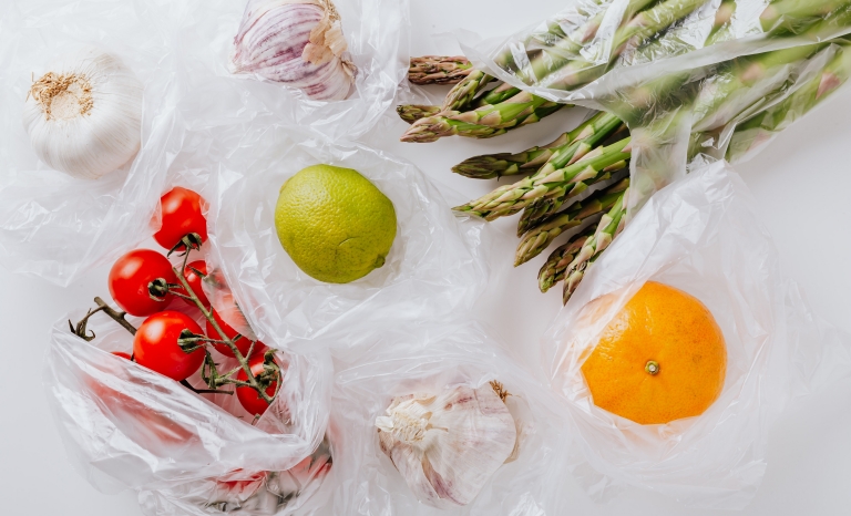 Plastic is so present that it is even used to wrap organic products, fruit and vegetables.