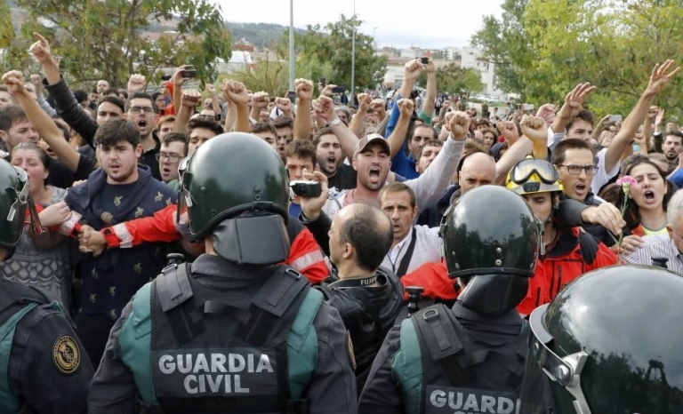 Peaceful demonstration against Spanish police. Photo: Twitter