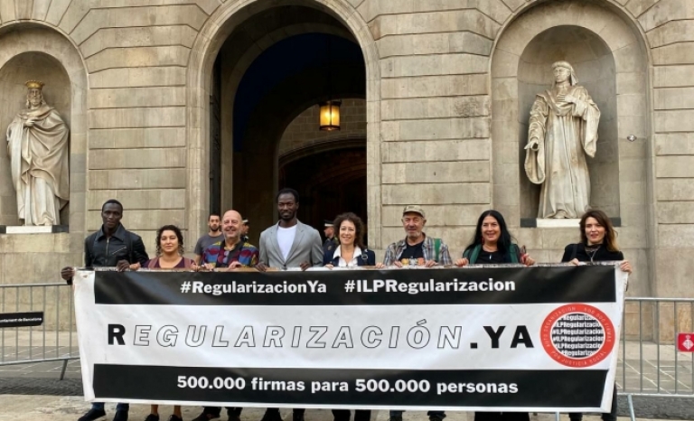 The migrant and anti-racist movement presented the ILP to the plenary session of the Barcelona City Council.