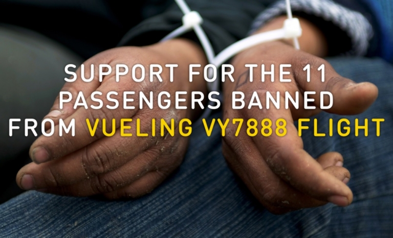 Support for the 11 passengers banned. Photo: #YouloveFlying