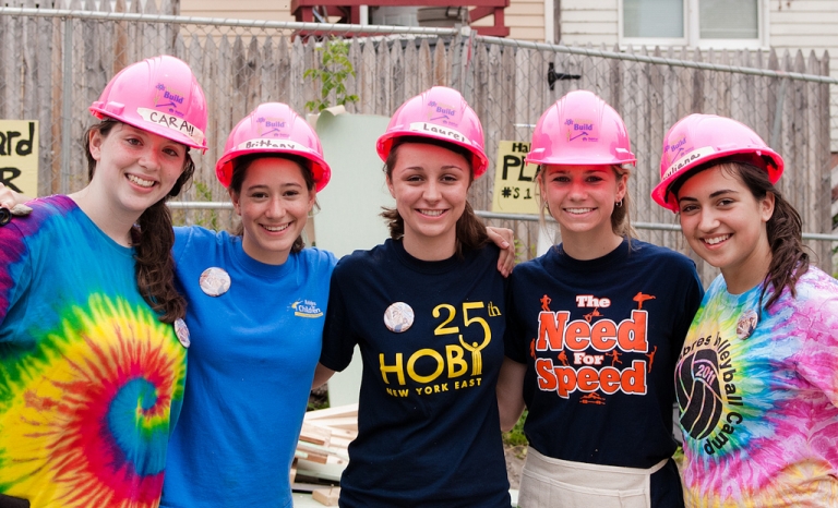 Volunteers building houses. Photo: Hoby NYE, Flickr