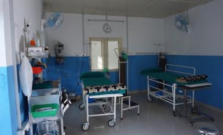  The hospital in Sitalpati, Sindhuli district, has emergency rooms, a radiology apparatus, a laboratory, a delivery room and fifteen beds.