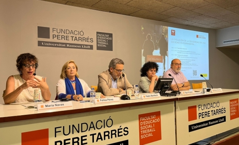 Speakers of the round table, in order: Maria Navas, of the Voluntariad Platform of Spain, moderator; Felisa Pérez, Pablo Benlloch, Olga Viñuales and Pablo Benlloch. 
