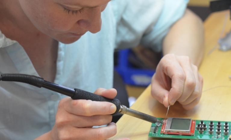 In the long term, repairing electronics can save the consumer around 200 Euro depending on the devices.